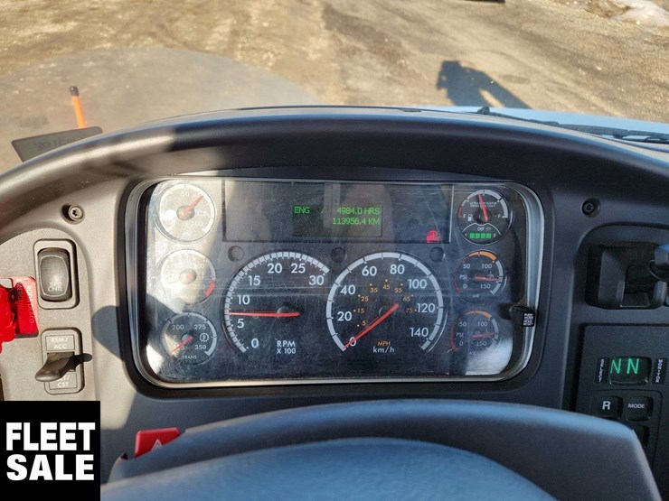 2020-freightliner-m2-106-image-9