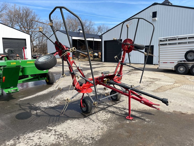 #146-•-h&s-hay-tedder-(stoughton,-wi)-image-7