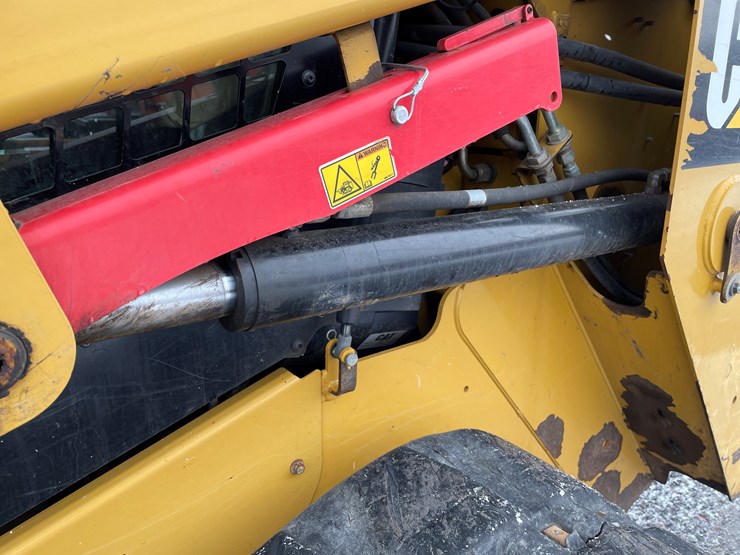 2015-caterpillar-279d-image-13