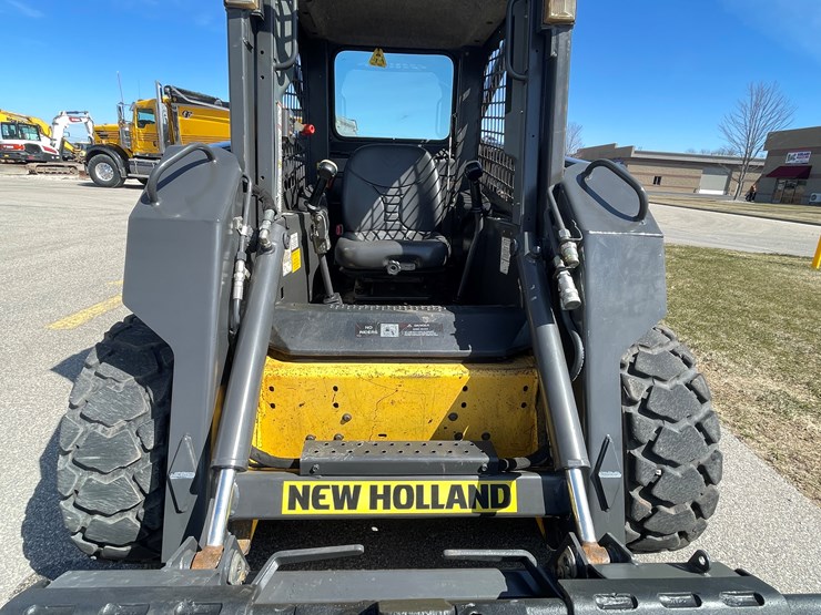 new-holland-l170-image-17