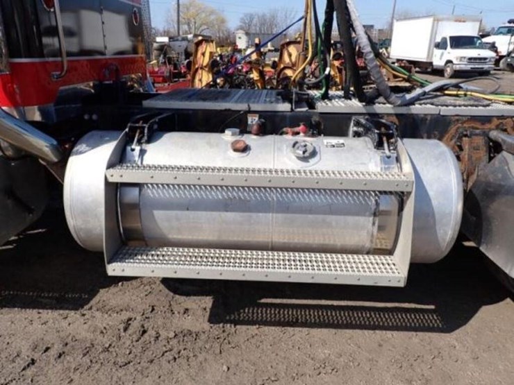 2014-peterbilt-389-image-42