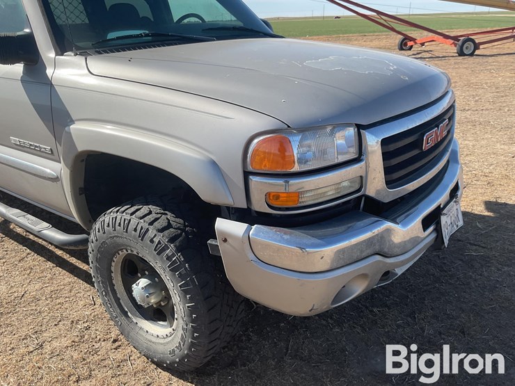 2005-gmc-2500-image-17