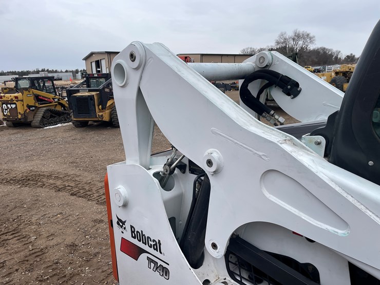 2018-bobcat-t740-image-7