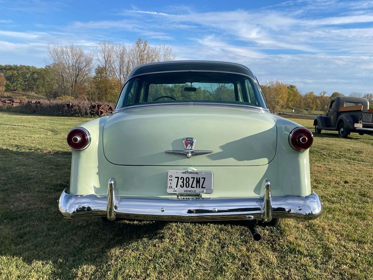 1953-ford-customline-sedan-image-7