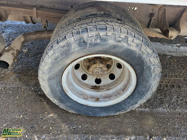 2004-ford-cargo-image-10