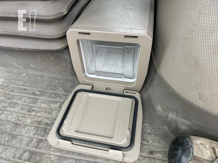 2014-john-deere-8320r-image-82