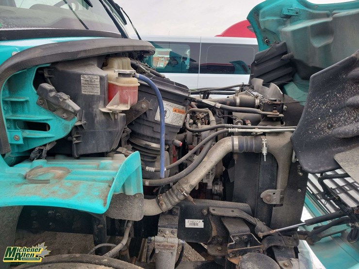 2008-freightliner-m2-106-image-24