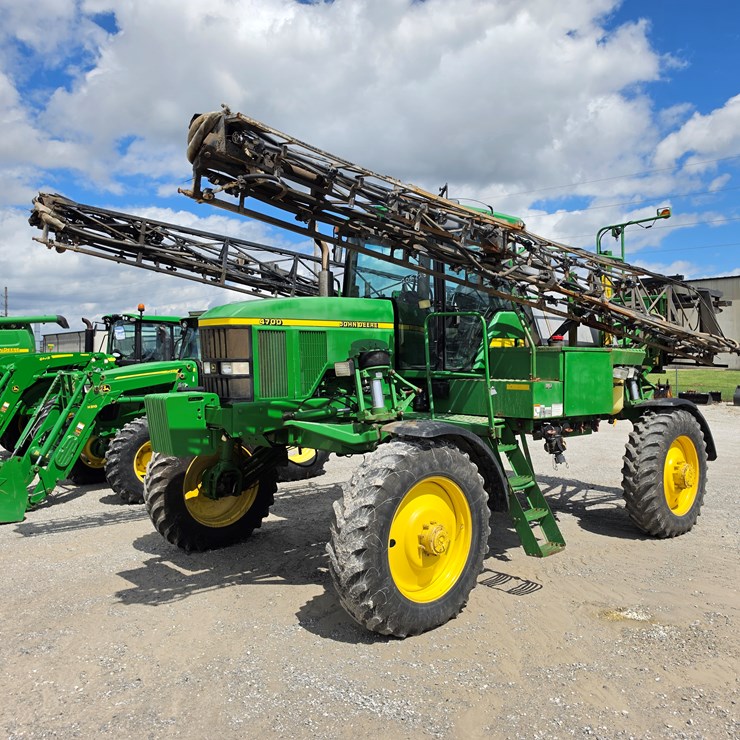 1998 JOHN DEERE 4700