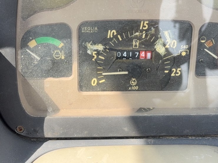 new-holland-tn70-image-19