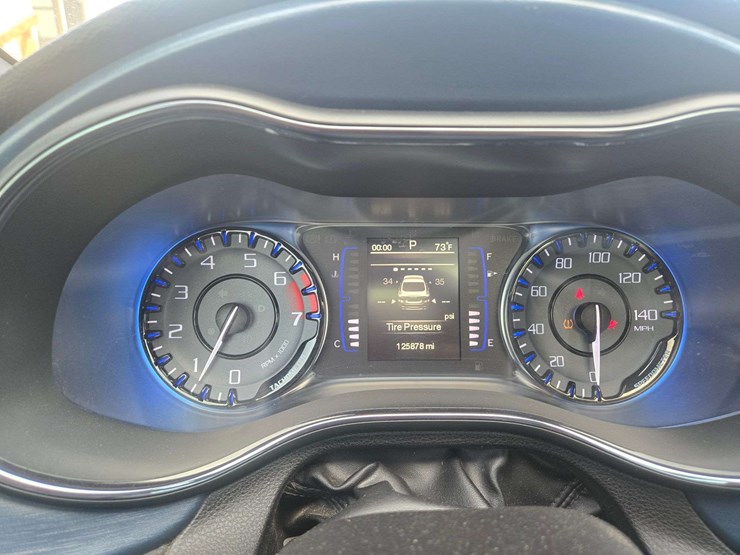 2015-chrysler-200-s-sedan-4d-image-19