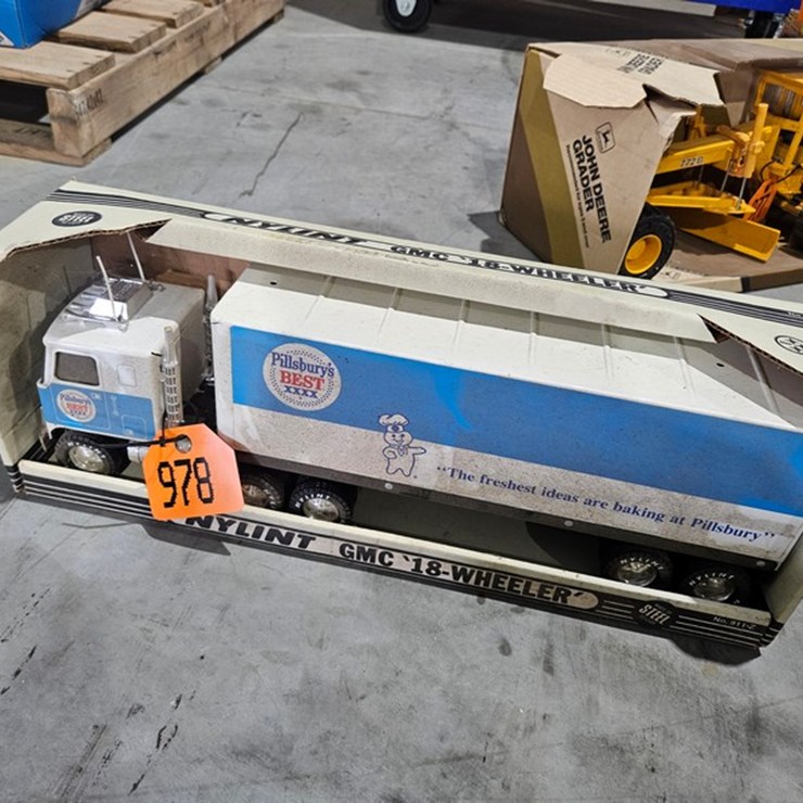 #978 • GMC Steel Toy 18 Wheeler