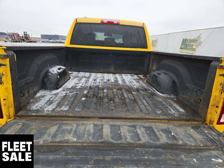 2019-ram-1500-classic-image-16