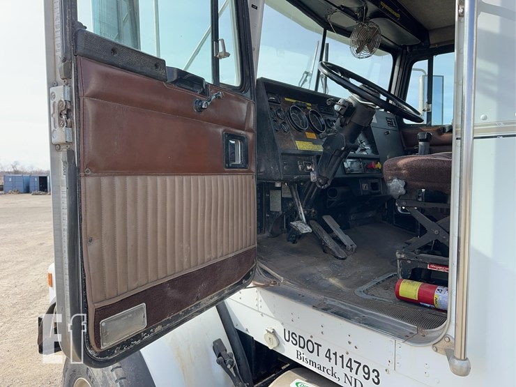 1995-kenworth-t800-image-56