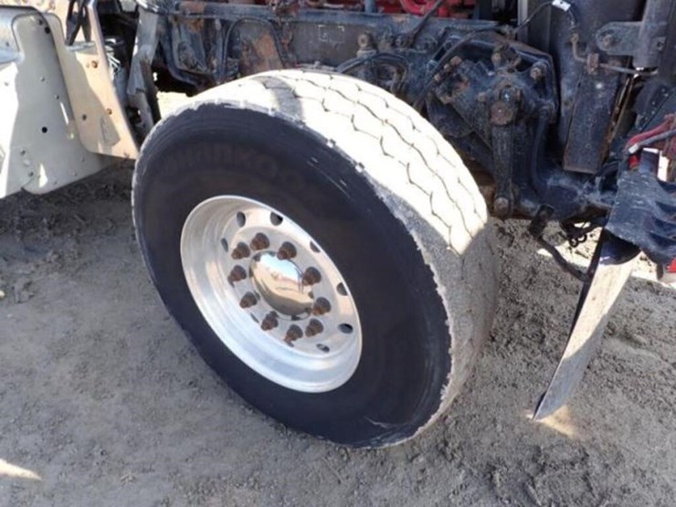 2014-peterbilt-389-image-39