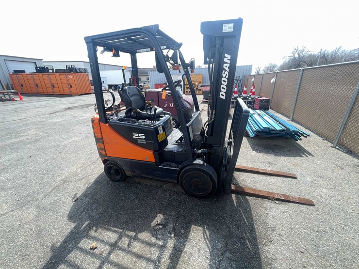 #354-•-doosan-forklift-(neenah,-wi)-image-4