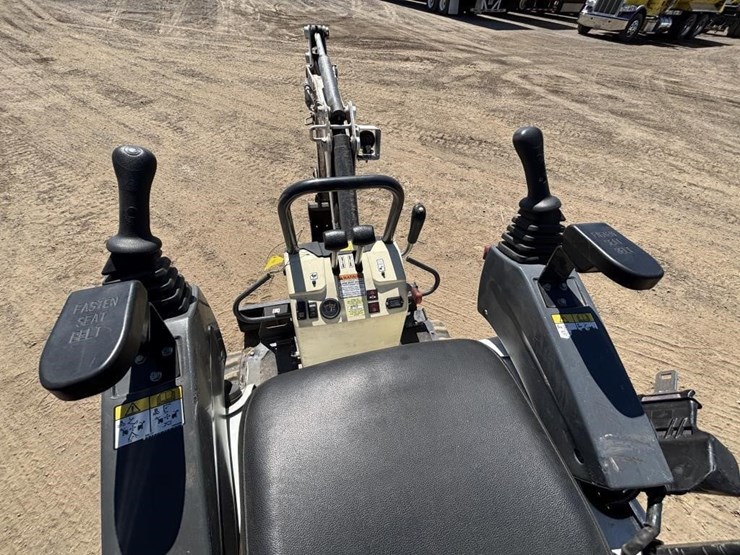 2020-bobcat-e10-image-26