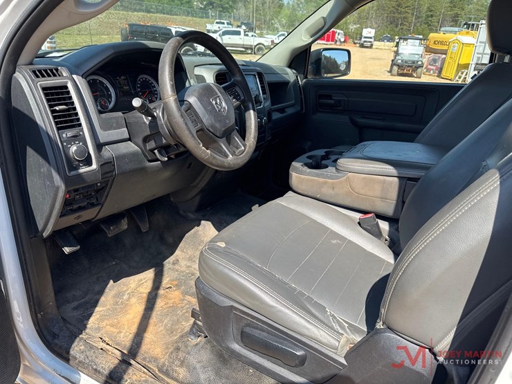 2015-dodge-1500-image-13