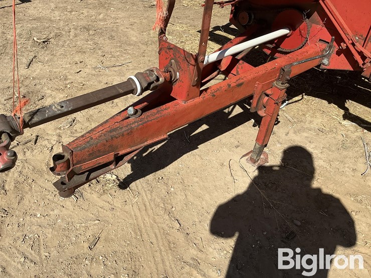 new-holland-1032-image-9