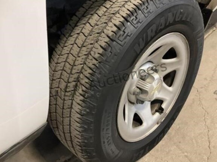 2017-chevrolet-silverado-1500-image-8