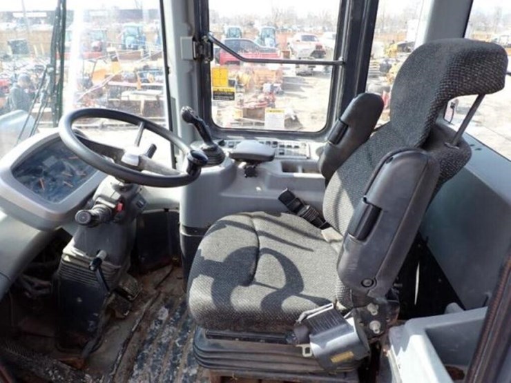 2010-doosan-dl250-image-18