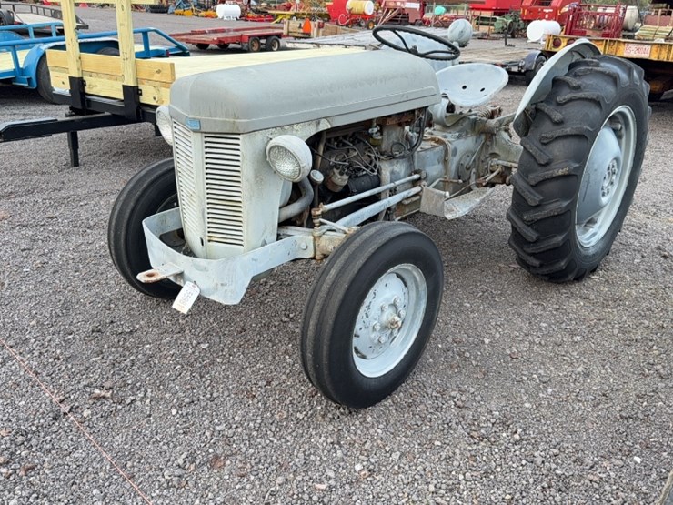 #3068-•-ferguson-tractor-image-1