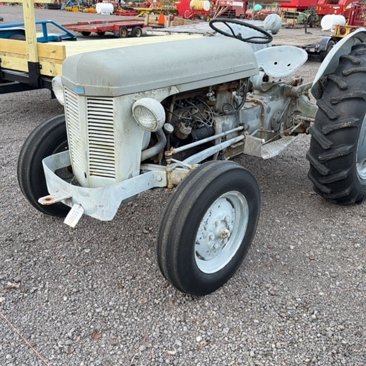 #3068 • FERGUSON TRACTOR