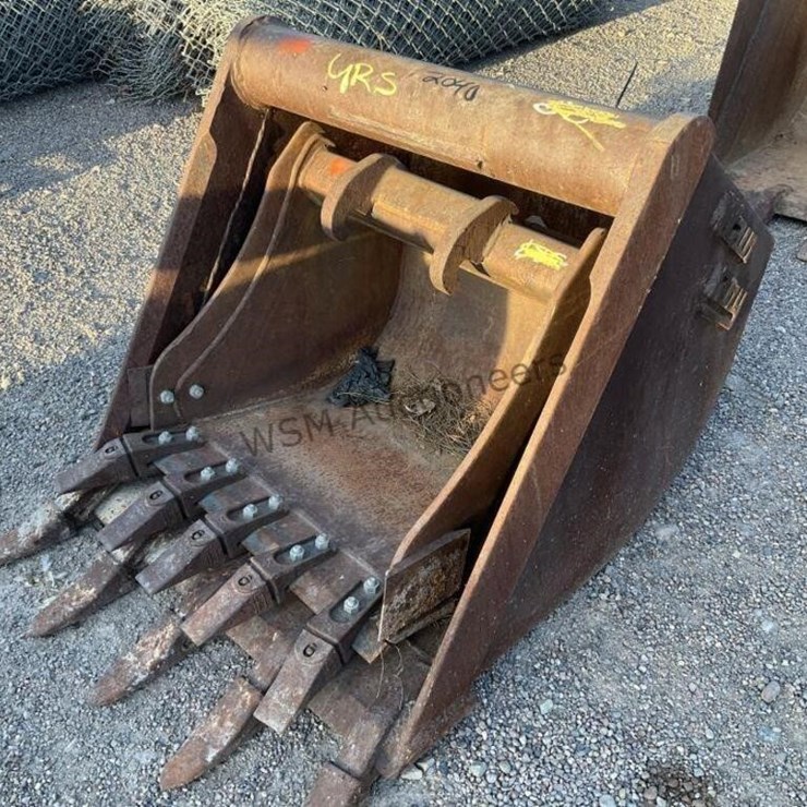 30IN & 24IN EXCAVATOR BUCKETS