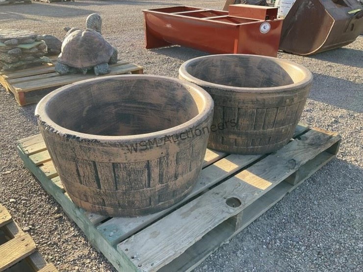 (2)-concrete-planters-image-2