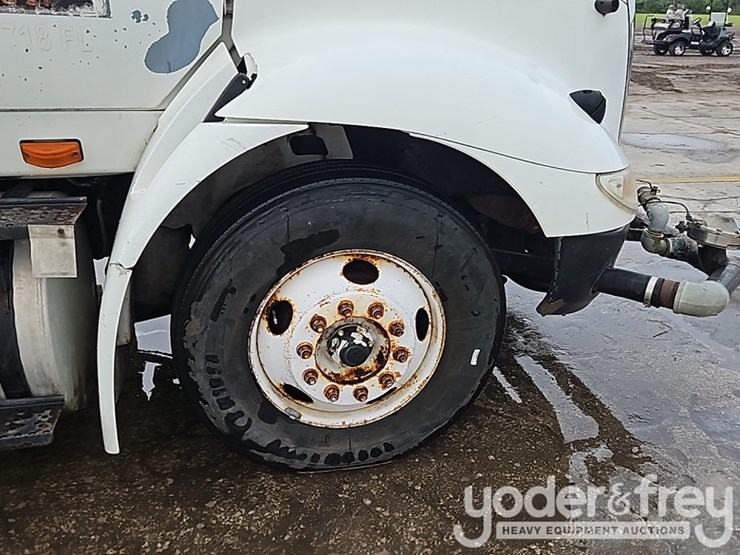 2005-international-8600-image-10