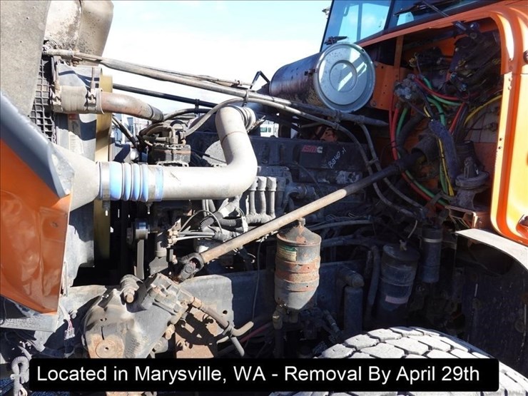 2000-freightliner-fld120-image-3