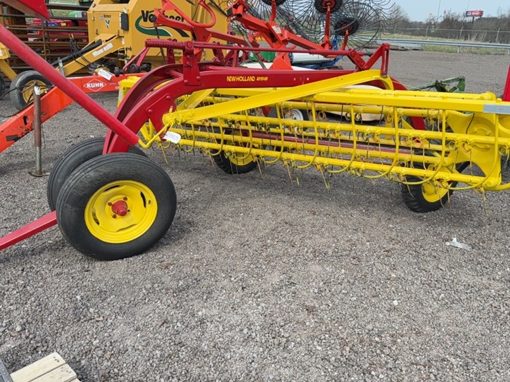 new-holland-258-image-1