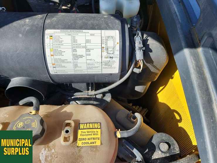 2015-deere-326e-image-32