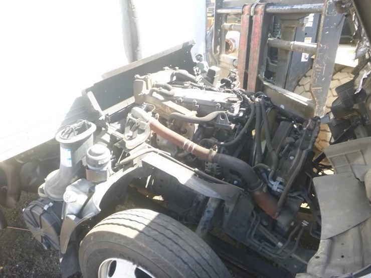 2016-isuzu-nqr-image-13