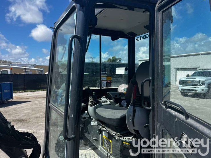 2022-deere-35g-image-16