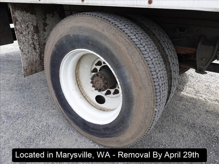 2009-hino-268-image-23