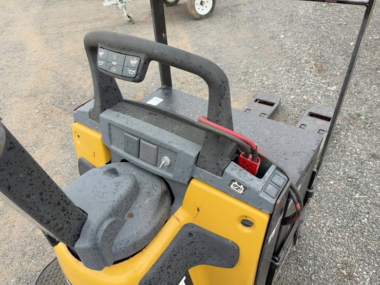 caterpillar-stand-on-electric-forklift-image-6