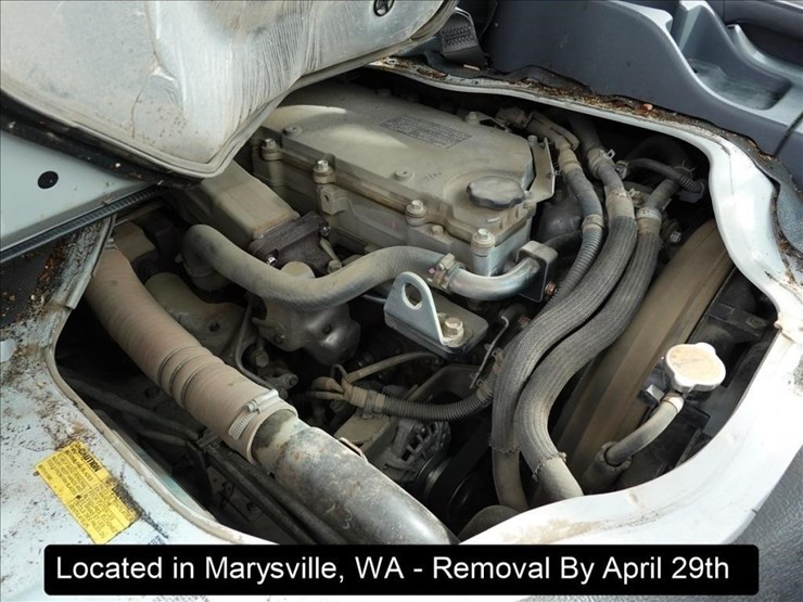 2017-isuzu-nqr-image-8