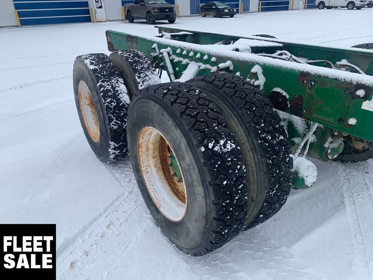 2003-freightliner-fl106-image-8