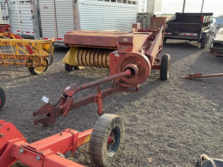 new-holland-273-image-2