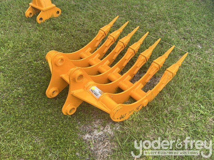 2026-caterpillar-305-image-4