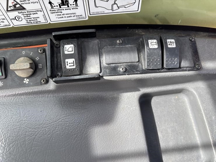 2017-jlg-g5-18a-image-33