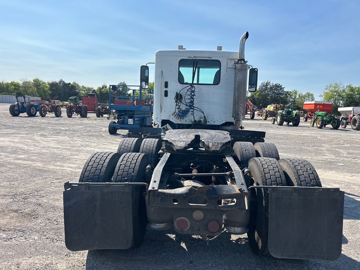 2007-freightliner-columbia-120-image-7
