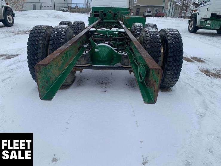 1999-freightliner-fl80-image-11