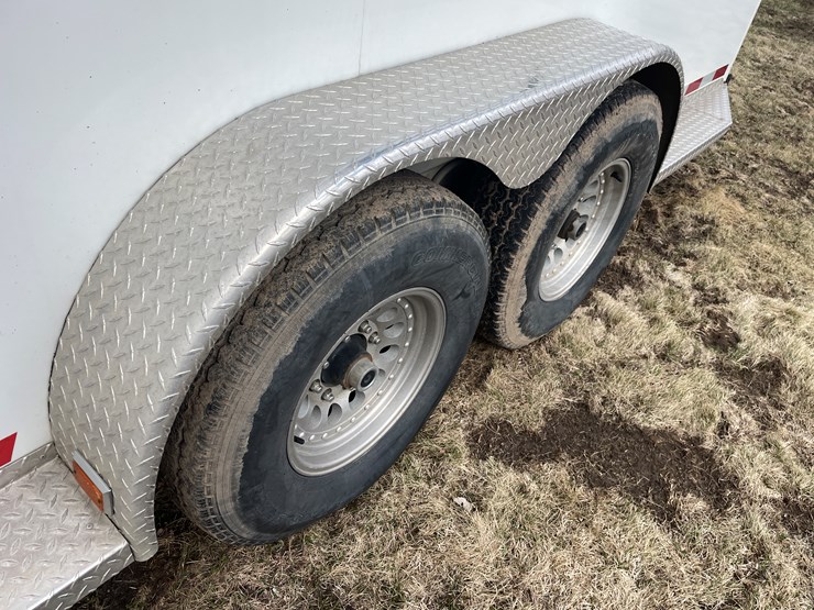 #292-•-2005-trails-west-classic-horse-trailer-(has-mn-title-in-delay)(scandia,-mn)-image-16