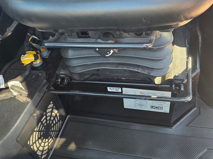 2024-jcb-215-image-48