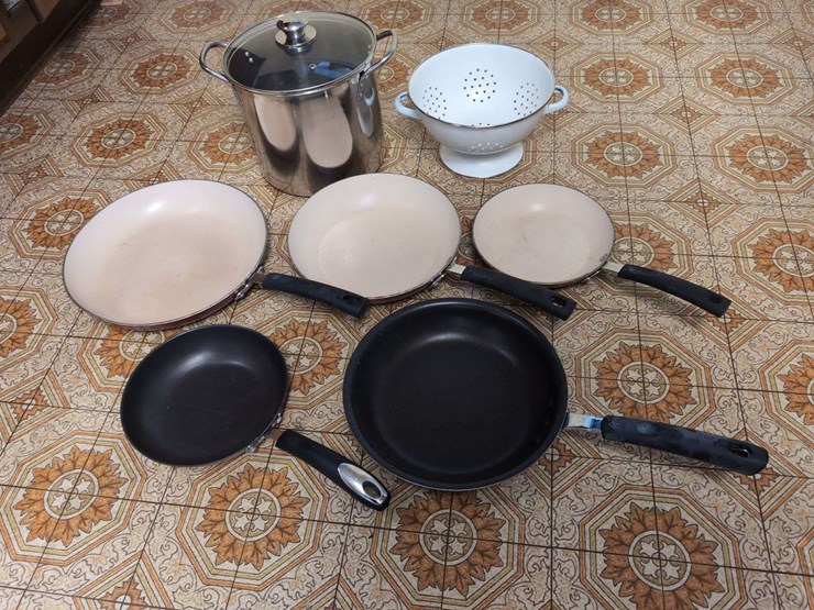 assorted-kitchen-cookware-with-tramontina-porcelain-enamel-nonstick-frying-pan-image-1