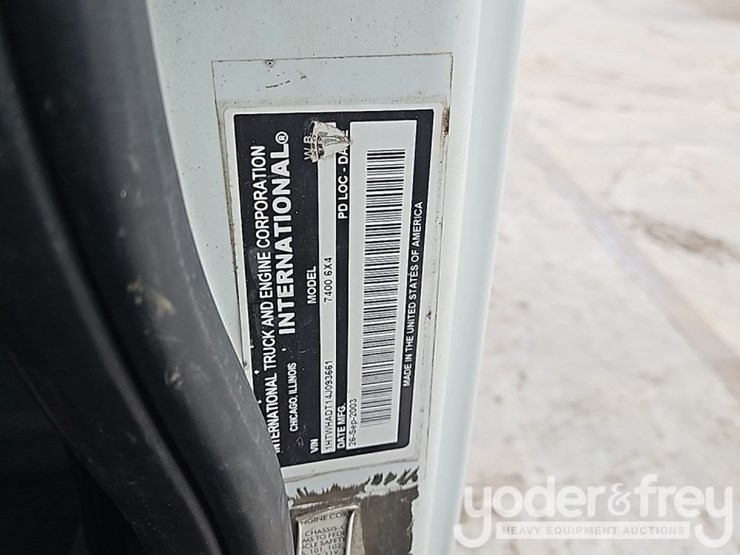 2004-international-7400-image-42