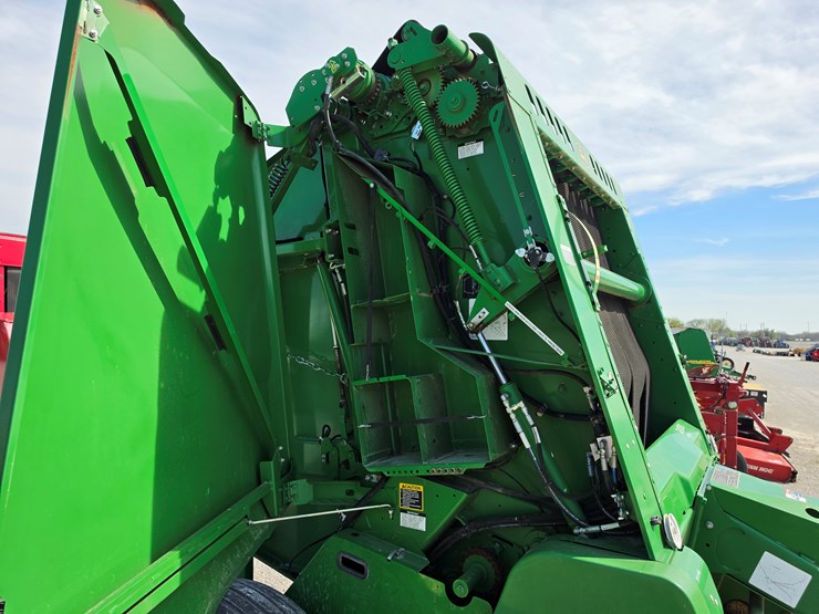 2019-john-deere-560m-image-10