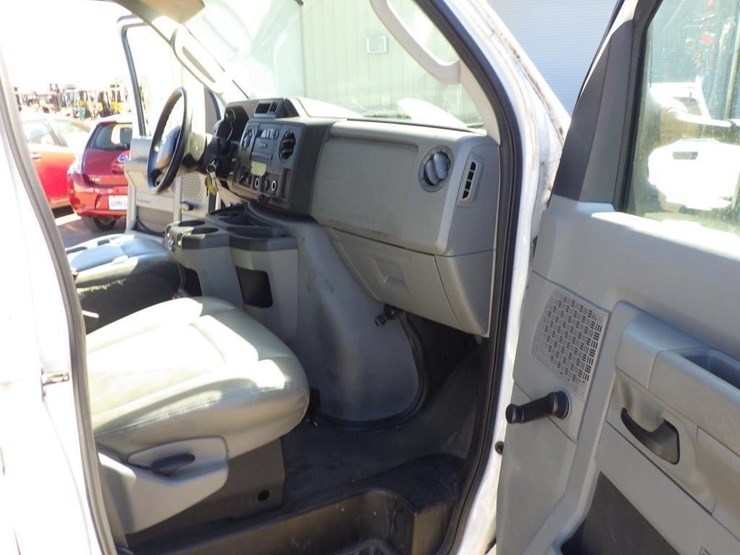 2009-ford-econoline-350-image-7