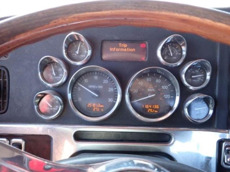 2014-peterbilt-389-image-15